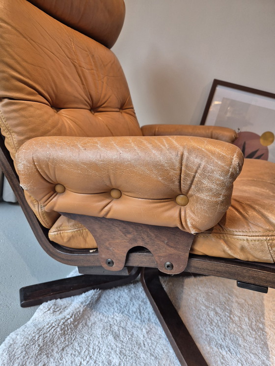 Image 1 of Prachtige Siesta fauteuil, ontworpen door de bekende Noorse ontwerper Ingmar Relling voor Westnova. Ergens tussen 1960-1970.
