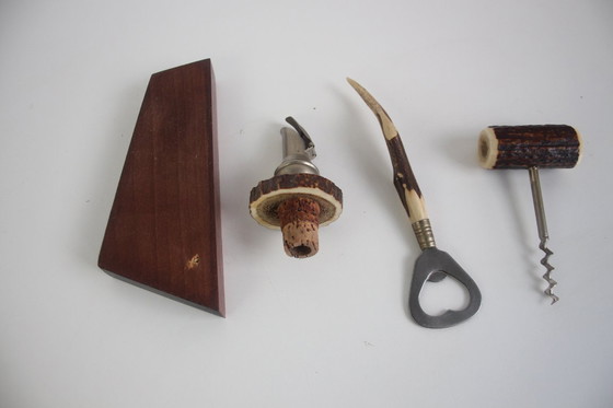 Image 1 of Set vintage en bois de cerf, tire-bouchon, décapsuleur, entonnoir, années 1960.
