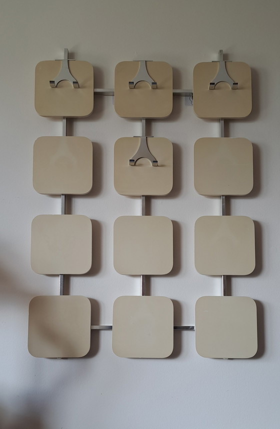 Image 1 of Porte-manteau mural vintage années 70, style Space Age, design milieu du siècle, beige chromé