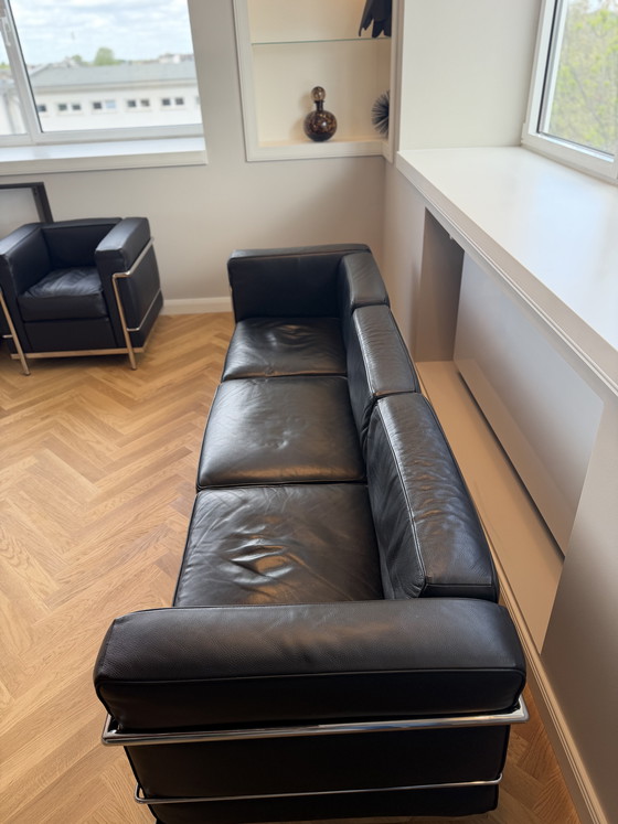 Image 1 of Elegant leather sofa in black – 2.35 m wide