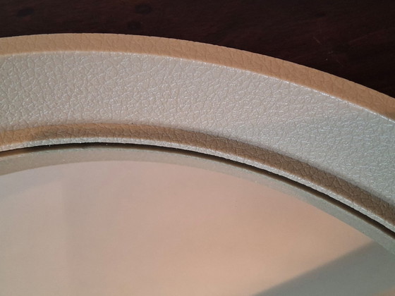 Image 1 of Ronde spiegel met opstaande kunststof rand, leder nerf structuur j 70