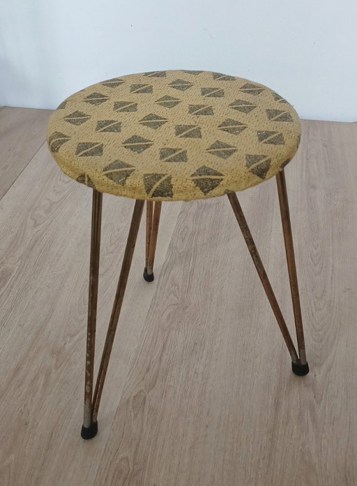 Tabouret vintage avec piètement en laiton – krukjes, Metal, Textile (photo 2 of 9)