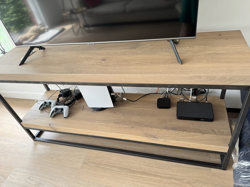 Robust oak sidetable with steel