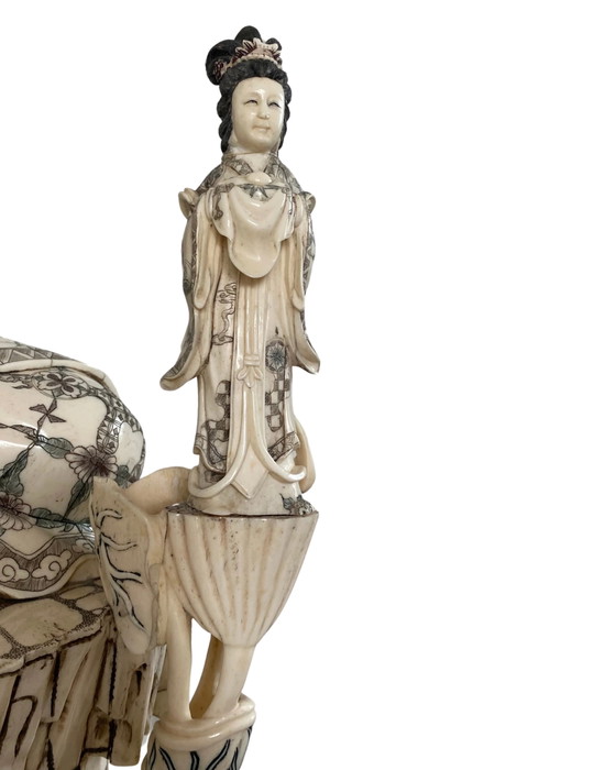 Guanyin china antigua con Shancai y Longnü – Finales de Qing – Hueso tallado – 60 cm – Esculturas (photo 11 of 11)