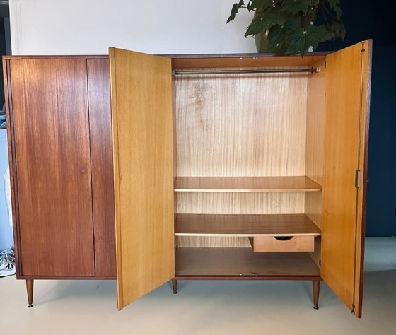 Image 1 of Kledingkast uit het midden van de 20e eeuw (Berner Huwil)