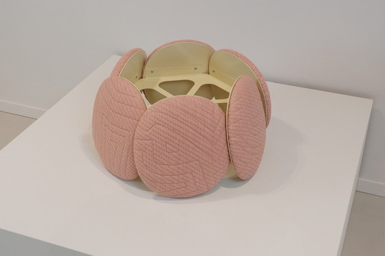 Image 1 of Lámpara Bogaerts Blossom en marco beige con tela rosa Febrik 3d