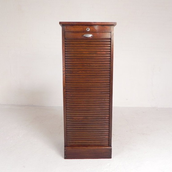 Image 1 of Meuble à volet roulant en chêne avec 1 volet, hauteur 126 cm, années 1930