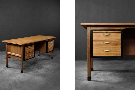 Image 1 of Großer dänischer Schreibtisch im Mid-Century-Stil aus braunem Teakholz, 1960er Jahre