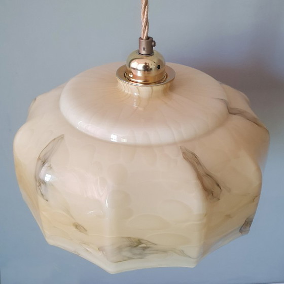 Image 1 of Grande lampada a sospensione vintage in vetro opalino in stile Art Déco.