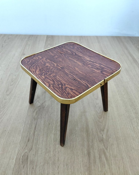 Image 1 of Table d'appoint des années 40 avec motif en bois