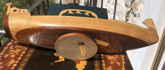 Image 1 of Gondole miniature musicale et porte-cigarettes, début 1960, Sorrente, Italie