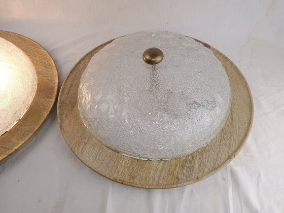 Image 1 of Set van twee vintage Murano glazen wandlampen met achterplaten van exotisch hout uit de jaren 60.