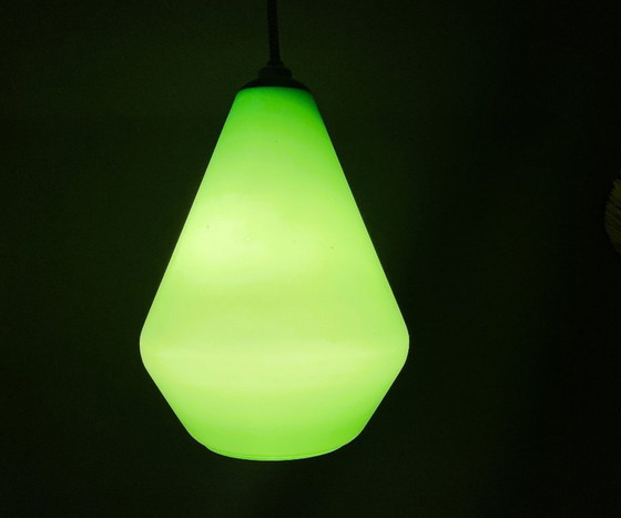 Image 1 of Groene opaline glazen traanvormige hanglamp