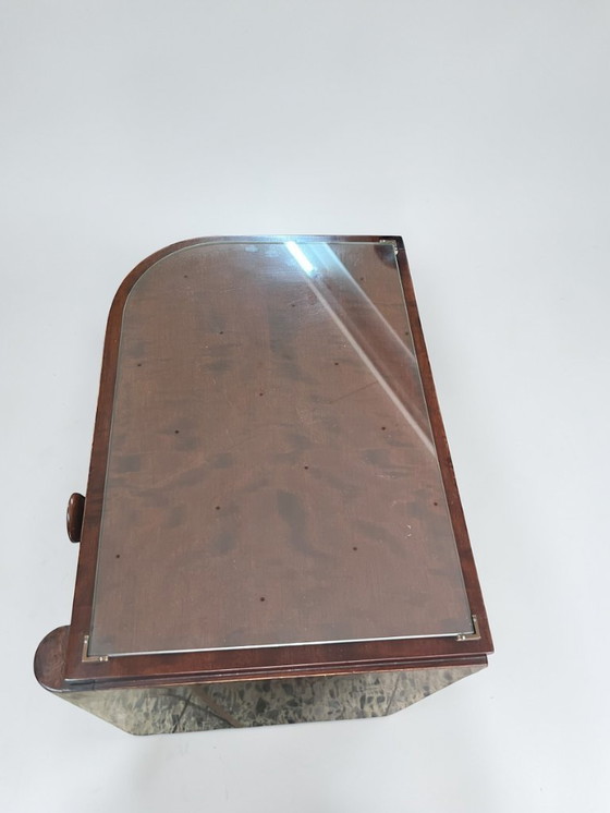 Image 1 of Paar deutsche Streamline - Art Deco Nachttische aus den 1940er–50er Jahren mit wunderschönem Maserfurnier und Glasauflage