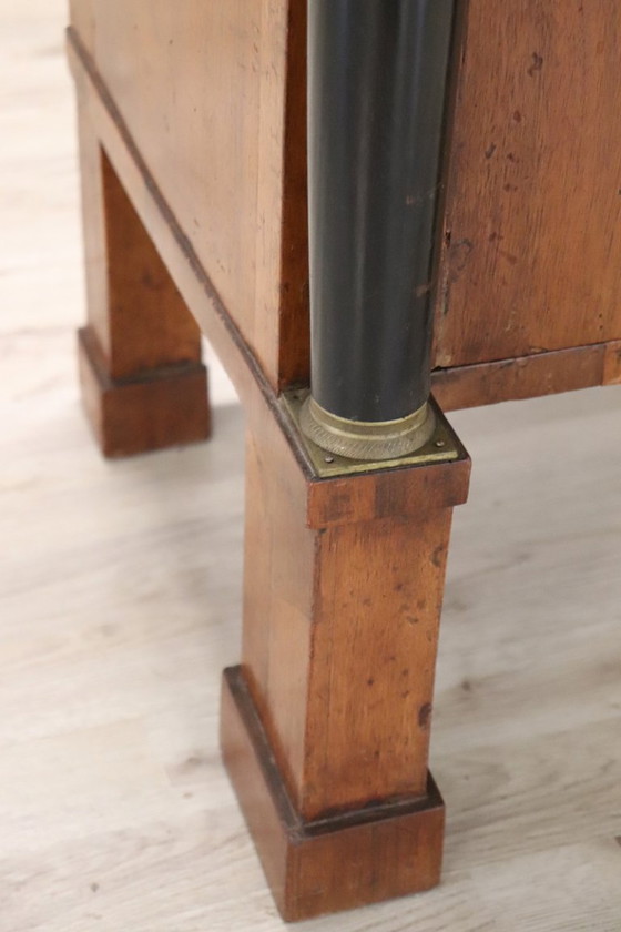 Image 1 of Antico comodino in noce, Italia, inizio XIX secolo