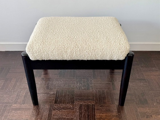 Poggiapiedi Scandinavo Vintage Tessuto Bouclé – Poggiapiedi e pouf, Textile, Wood (photo 8 of 11)