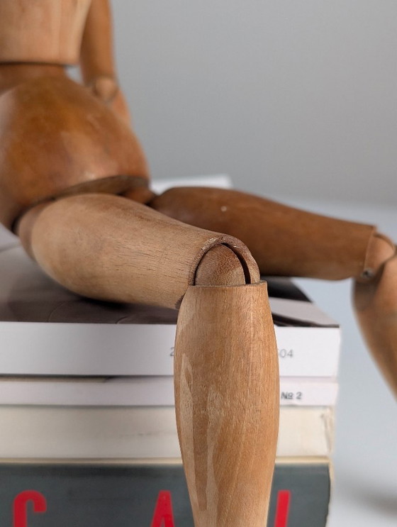 Image 1 of Figurine articulée en bois d'artiste, style milieu du XXe siècle