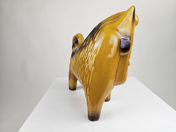 Image 1 of Pot à plantes en céramique jaune en forme de cheval (Italie)