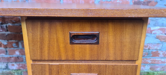 Image 1 of Bureau design vintage. Années 1960. Pieds en épingle à cheveux.