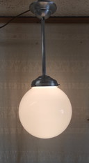 Lámpara colgante de globo opalino estilo Bauhaus XL - mediados del siglo XX