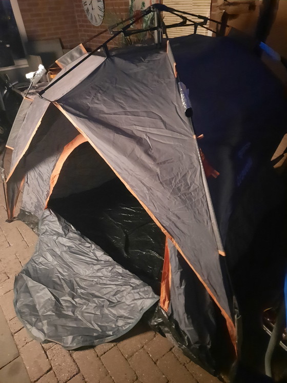 Image 1 of Nieuwe tent nooit gebruikt is overbodig 