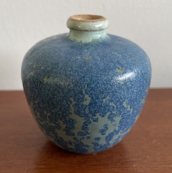 Image 1 of Vaso in terracotta in miniatura con smalto cristallino blu e turchese