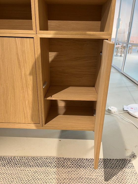 Image 1 of Aparador con disposición de gabinetes apilados Muuto