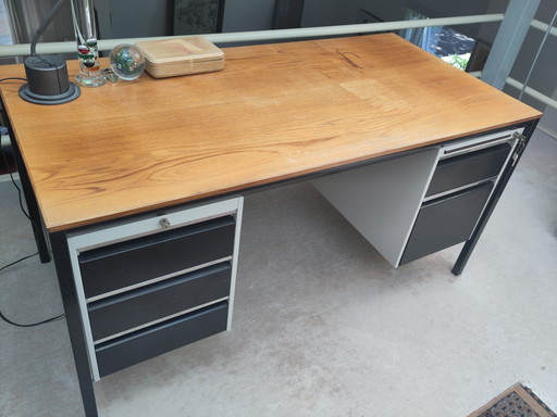 Retro Metalen Bureau – Wood (photo 2 of 5)