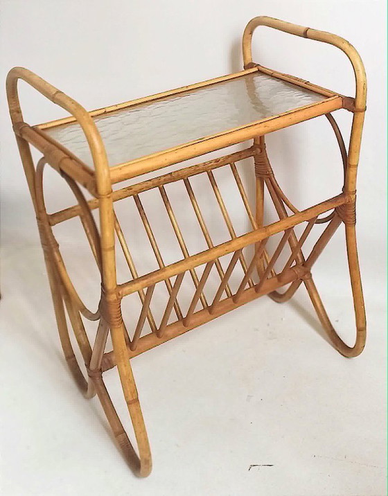 Image 1 of Table d'appoint et porte journaux Rotin Années 60