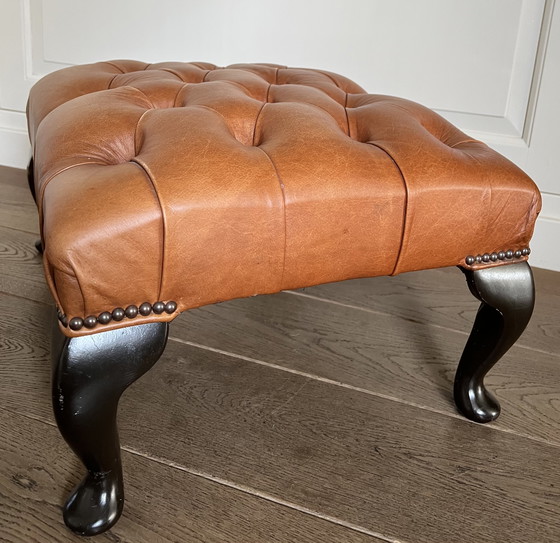 Image 1 of Chesterfield voeten kruk Queen Ann 