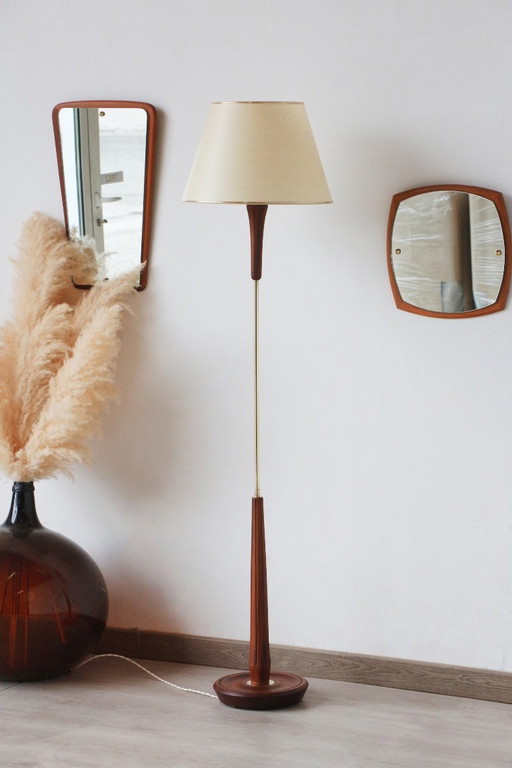 Stehlampe aus Teakholz und Messing aus den 1960er Jahren – Vintage-Beleuchtung