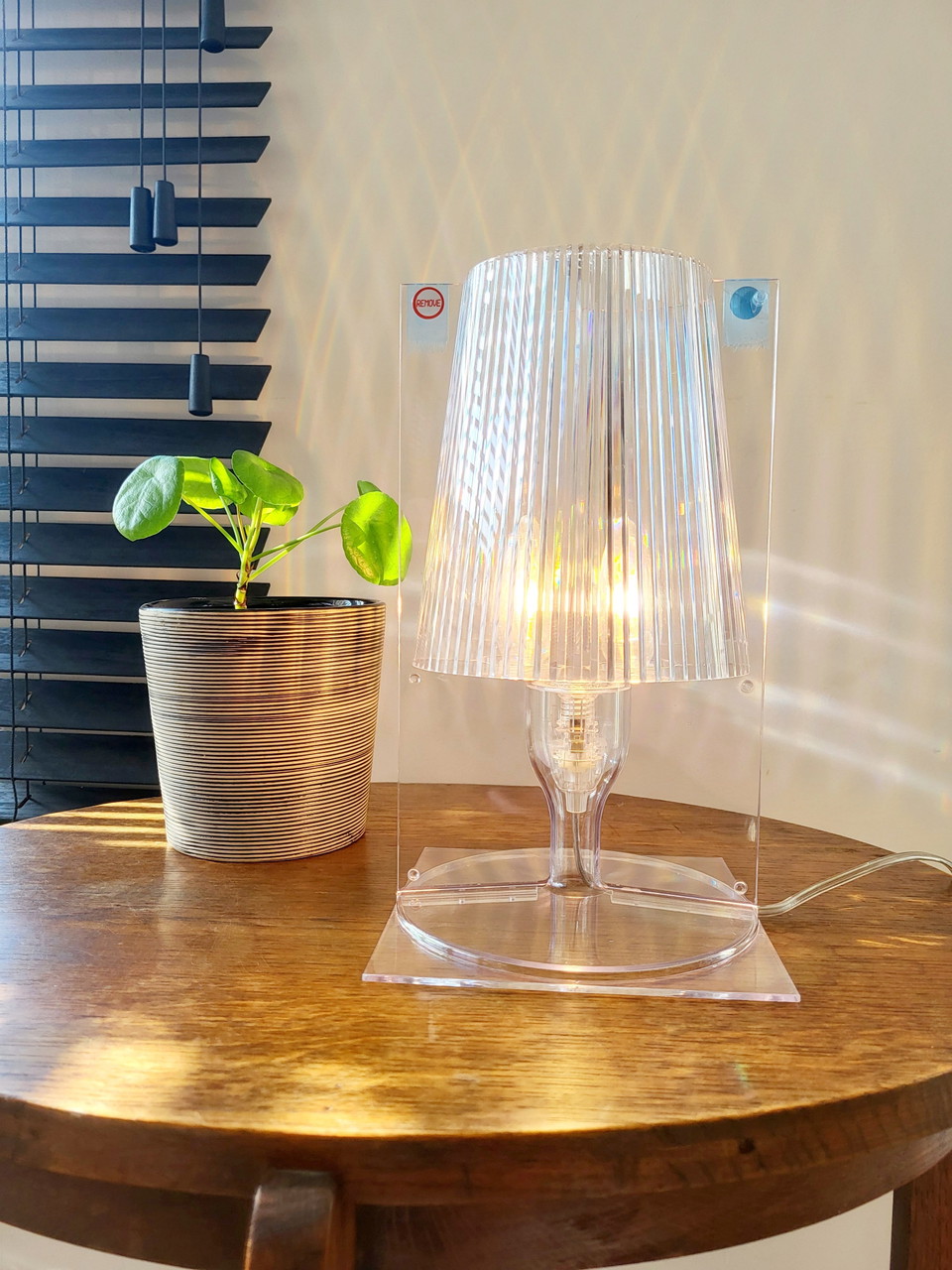 Lampe De Table Kartell Modèle TAKE – Design Ferrucio Laviani – Made In Italy 2003 – Occasion