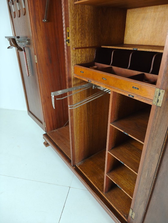 Image 1 of Bellissimo armadio in radica di noce in stile Art Déco inglese di Waring & Gillow – ca. 1900-1932