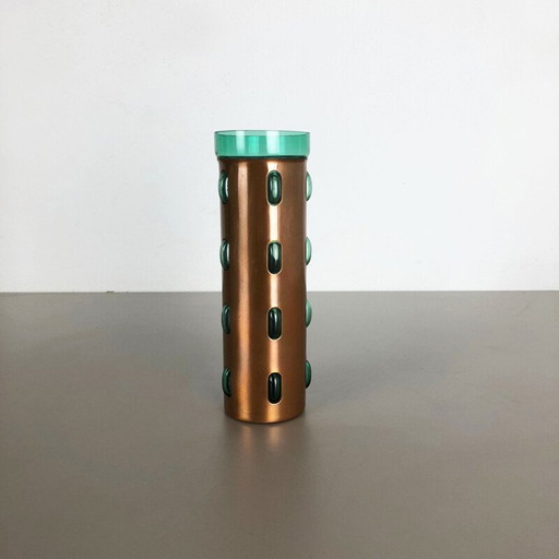 Cilindrische vintage vaas in groen glas en koper van Nanny Still voor Raak,1970
