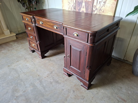 Image 1 of Klassiek 2-Zijdig Schrijf Bureau, Partnerdesk, Schrijftafel Met Lederen Inleg Lichte Gebruikssporen Afm.150x75cm en 79cm Hoog
