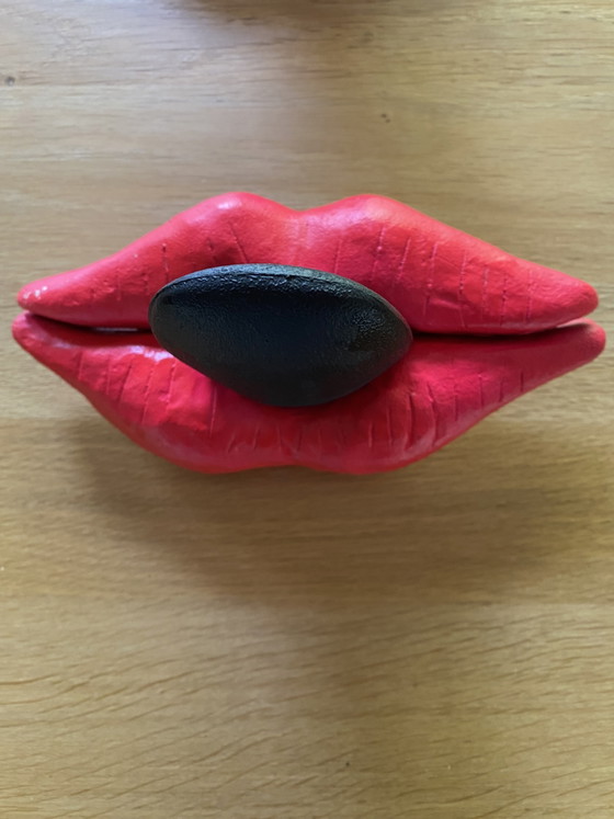 Image 1 of Perchero con diseño de labios raros de Zerodesigno