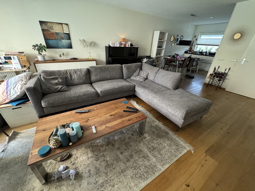 Geräumiges Ecksofa mit Chaiselongue von Movani