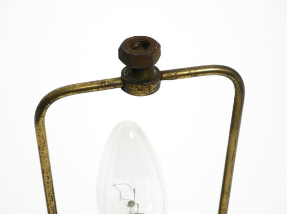 Image 1 of Seltene schöne Mid-Century Modern Tripod Messing Tischlampe mit Wrapped Nylon Strip Lampenschirm