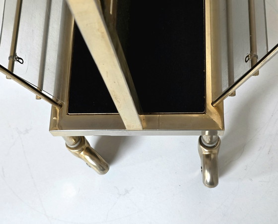 Présentoir à magazines vintage Hollywood Regency en laiton sur roulettes – Porte-revues, Brass, Plexiglass (photo 10 of 15)