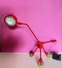 Lampada vintage a forma di cane di Kila Allen, acquistata da Ikea.