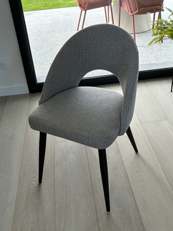 Hervorragendes Set: Keramiktisch und 6 Designstühle – Esstische (photo 9 of 10)