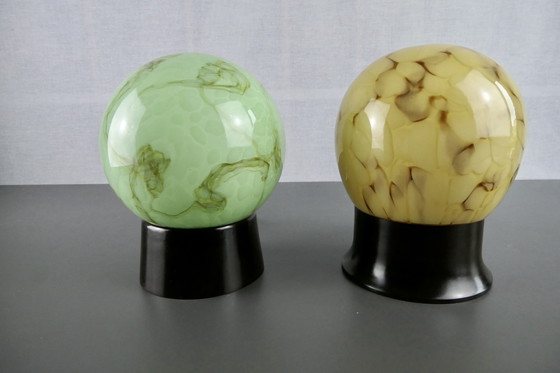 Image 1 of Thabur Deckenleuchte mit gemischtem opalem Schirm, grün und braun. Sie bieten auf 1 Artikel