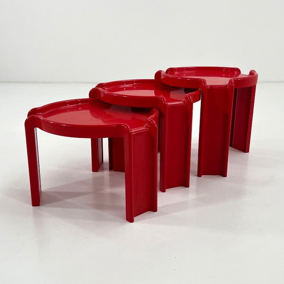 Image 1 of Ensemble de tables gigognes rouges de Giotto Stoppino pour Kartell, années 1970
