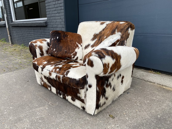 Image 1 of Alfred P baxter fauteuil koeienhuid 