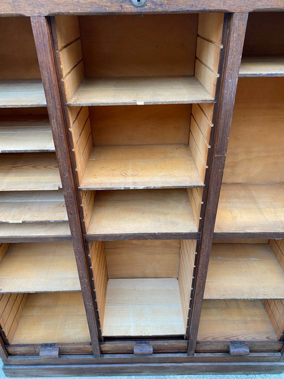 Image 1 of Eikenhouten archiefkast met drie kolommen en gordijn uit de jaren 50