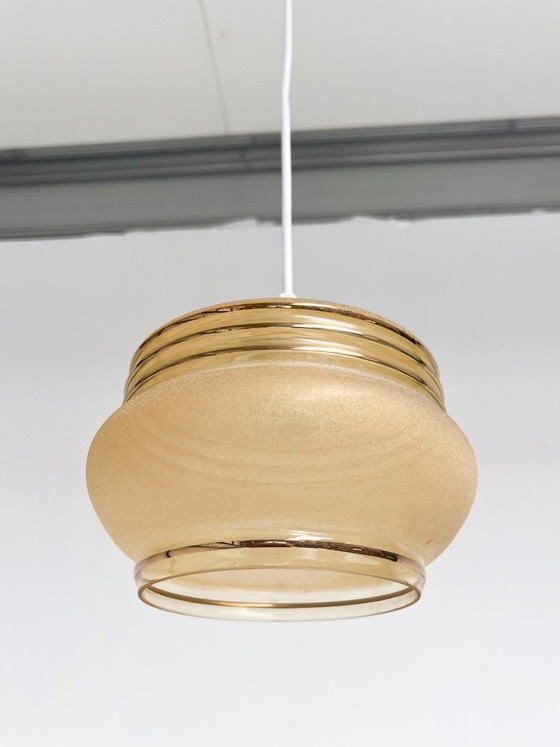 Mat met goudkleurige vintage plafondlamp 18 cm, 1960's – Hanglampen, Plastic, Glass (photo 4 of 7)