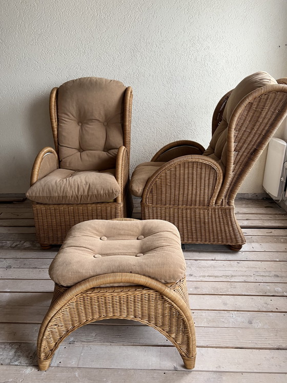 Deux fauteuils en rotin avec repose-pieds – Rattan, Textile (photo 4 of 7)