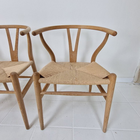 Image 1 of Hans J. Wegner CH24 Wishbone Chairs van Carl Hansen & Søn, Denemarken, set van 5