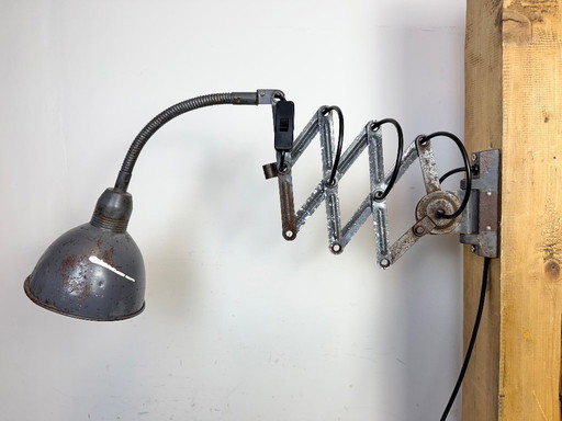Lampada da parete industriale grigia a forbice di Elektroinstala, anni '60