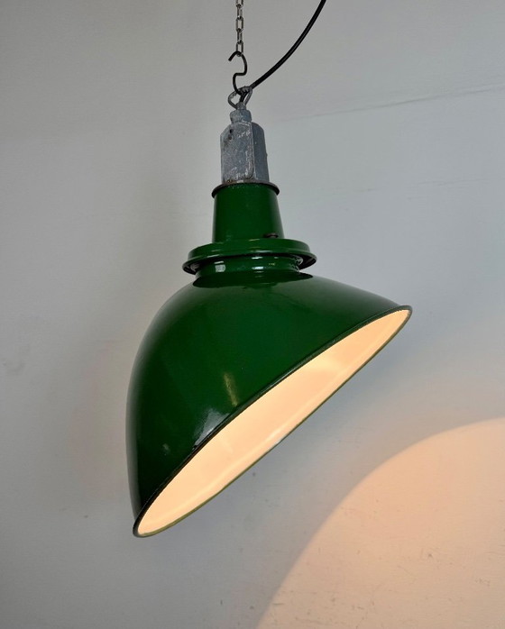 Image 1 of Grote industriële Britse groene emaille fabriekshanglamp van Benjamin, jaren 60